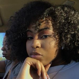 Meet your Posher, Anyssa